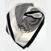 Beiges Seidentuch mit schwarzen Streifen – 100 % Seide, 70x70 cm | Elegantes quadratisches Halstuch