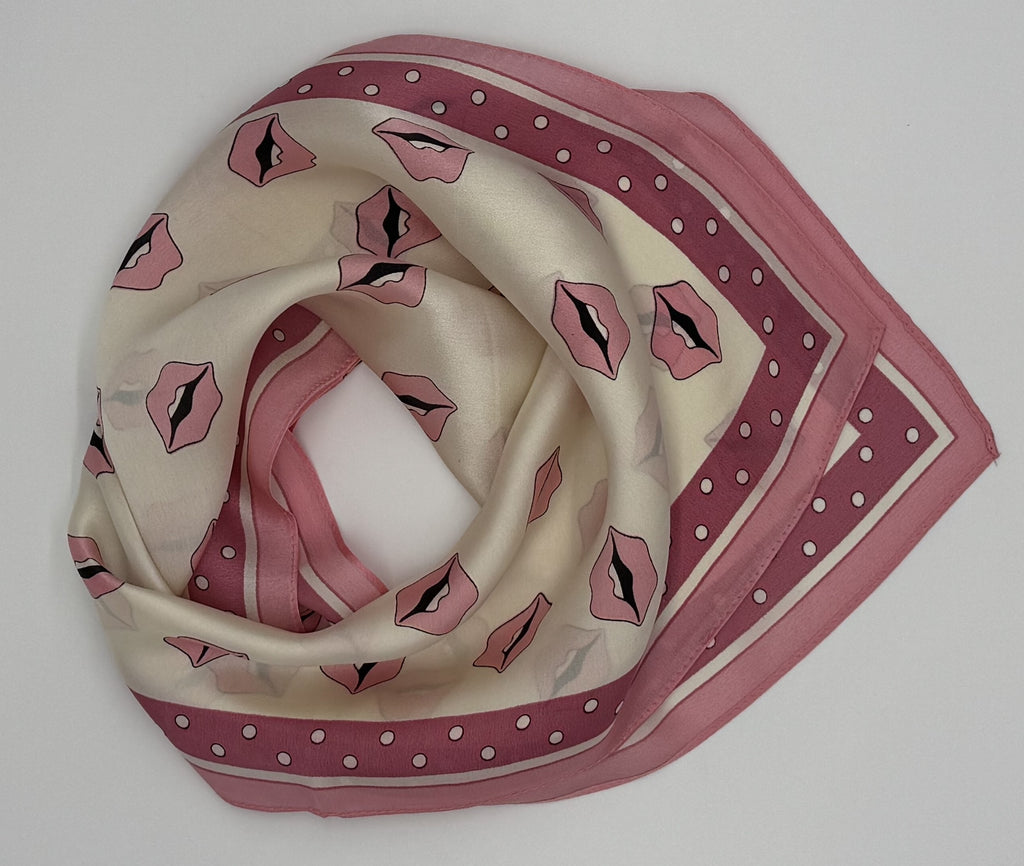 Seidentuch „Nikituch“ – Beige mit pinkem Kussmund | 100 % Seide | 53x53 cm