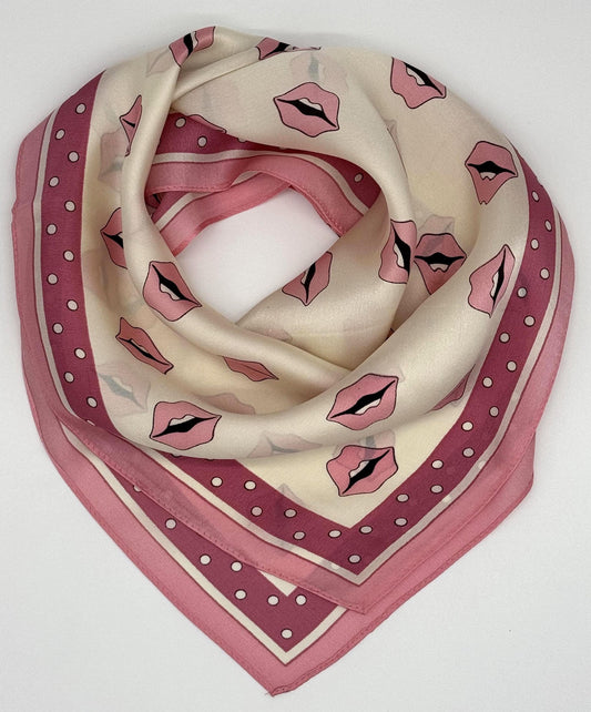 Seidentuch „Nikituch“ – Beige mit pinkem Kussmund | 100 % Seide | 53x53 cm
